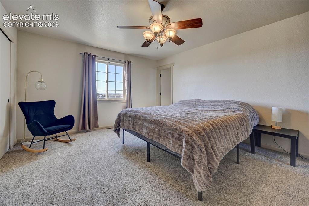Image 14 of 48: Bedroom