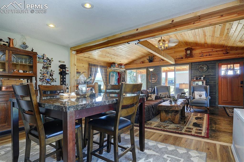 Image 10 of 35: Dining Area