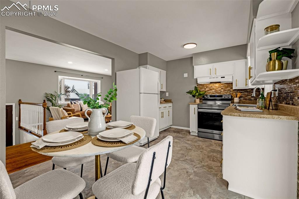 Image 16 of 30: Kitchen