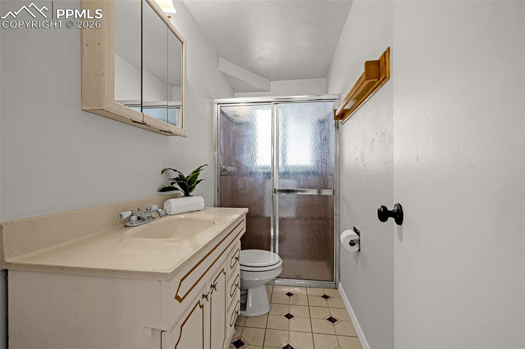 Image 22 of 30: Bathroom