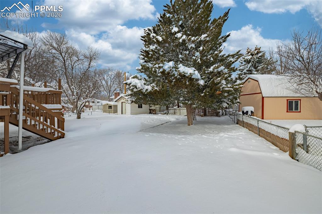 Image 26 of 30: Yard