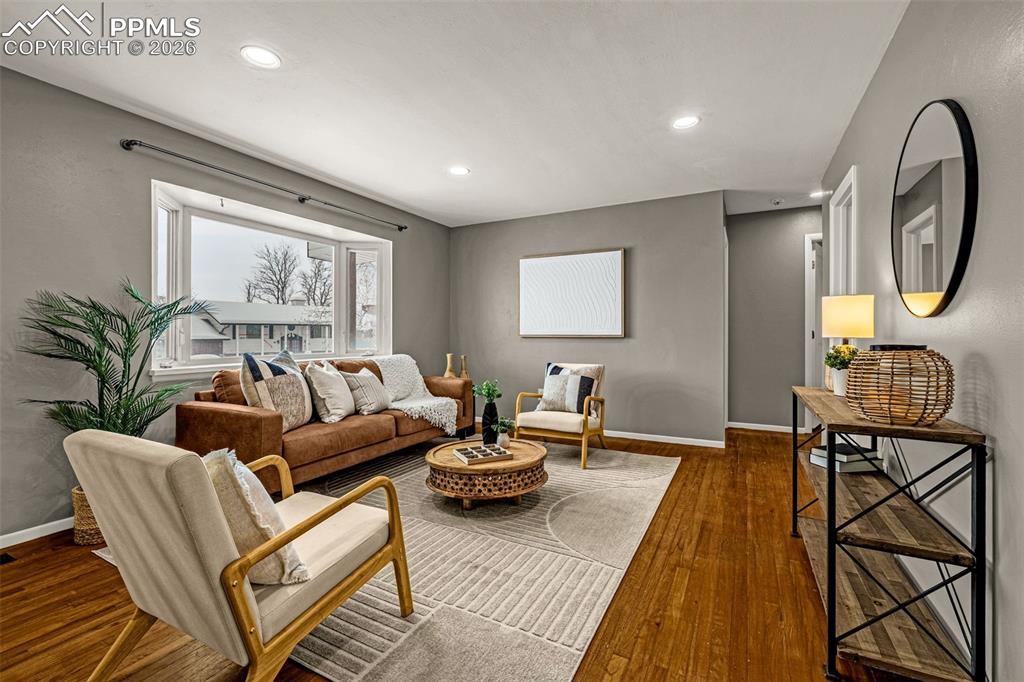 Image 4 of 30: Living Room