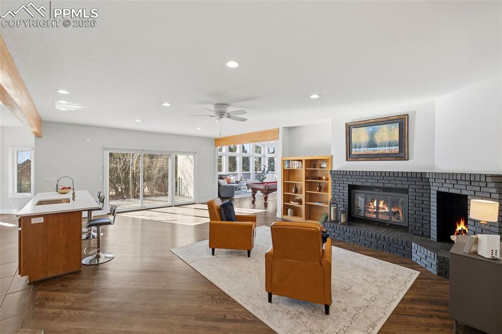 Image 13 of 50: Sitting area off of the Kitchen