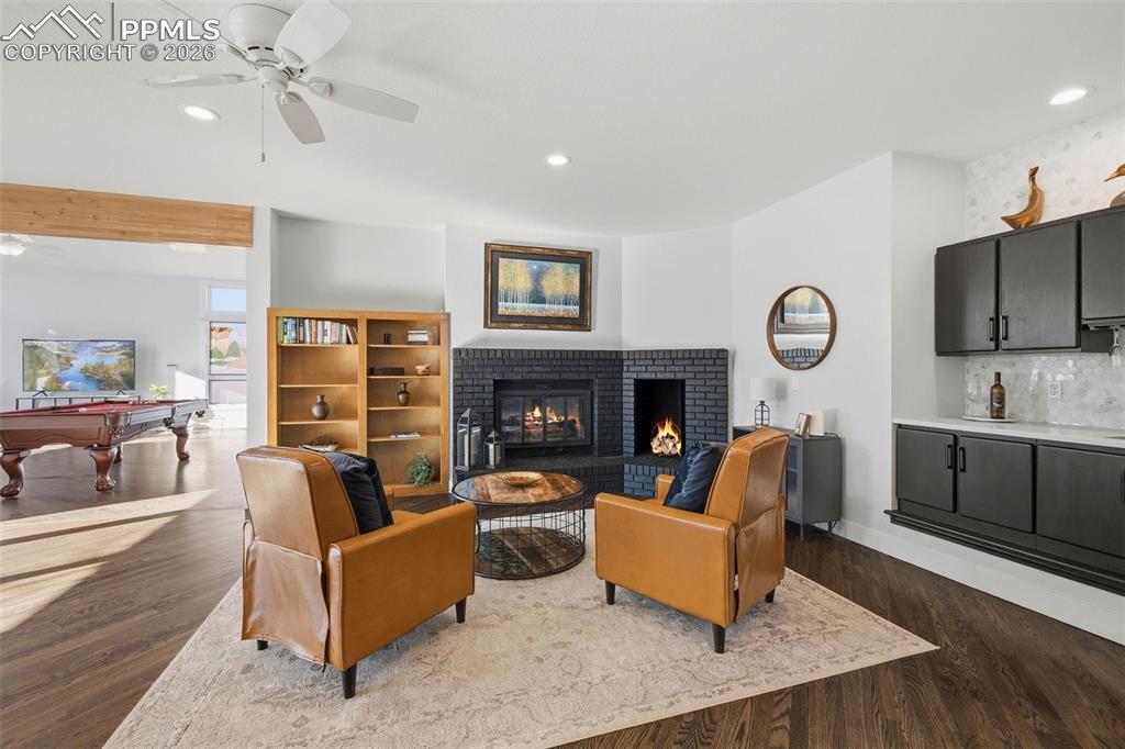 Image 14 of 50: Living Room