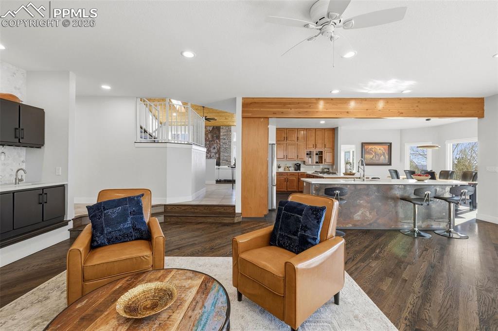 Image 16 of 50: Living Room