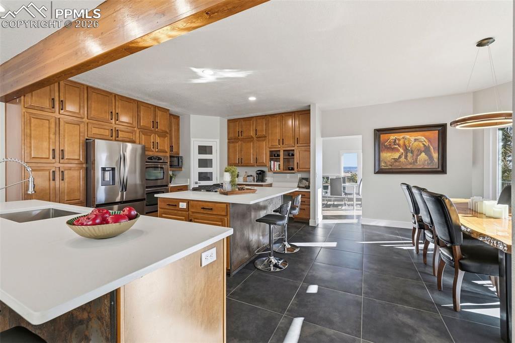 Image 18 of 50: Kitchen