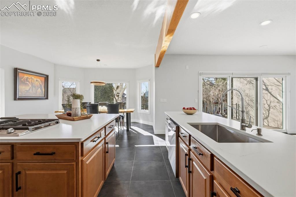 Image 19 of 50: Kitchen