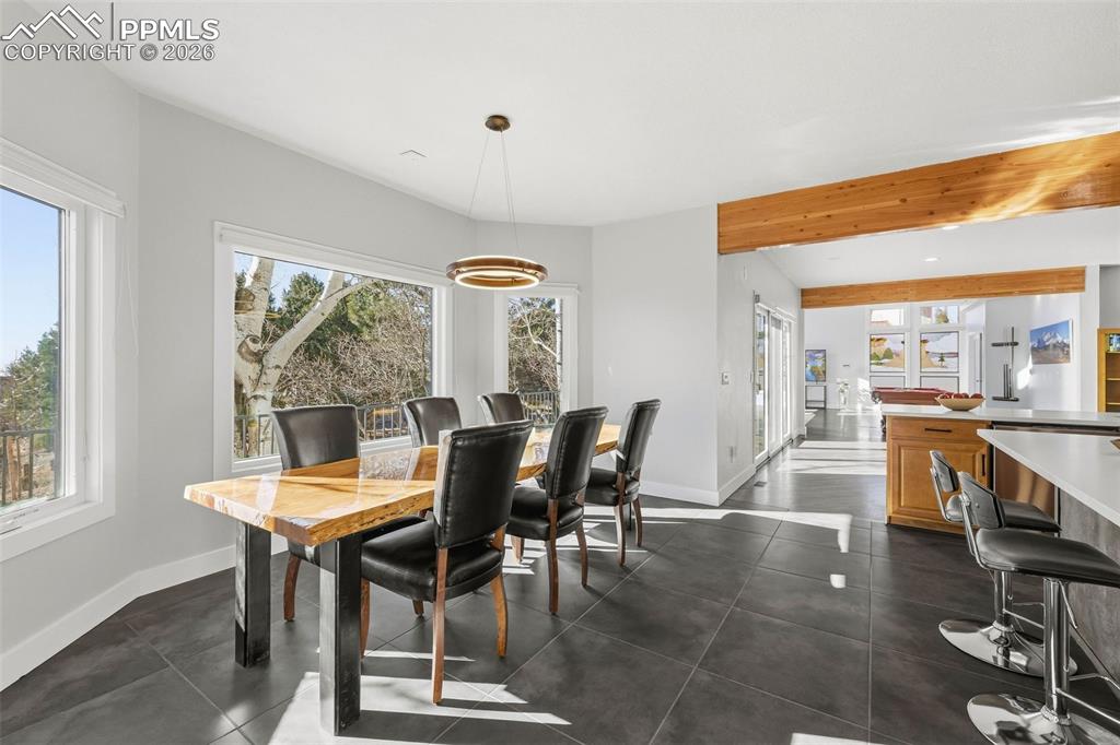 Image 21 of 50: Dining Area