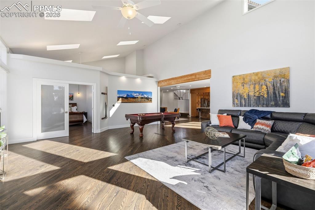 Image 24 of 50: Living Room