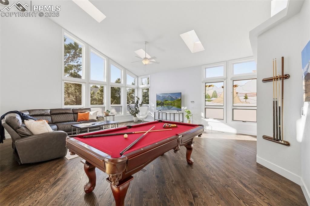 Image 25 of 50: Game Room