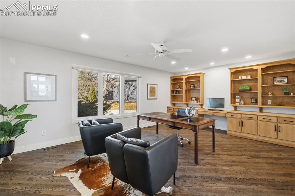 Image 28 of 50: Main Level Office