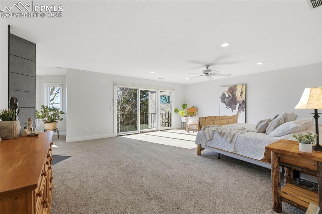 Image 30 of 50: Bedroom