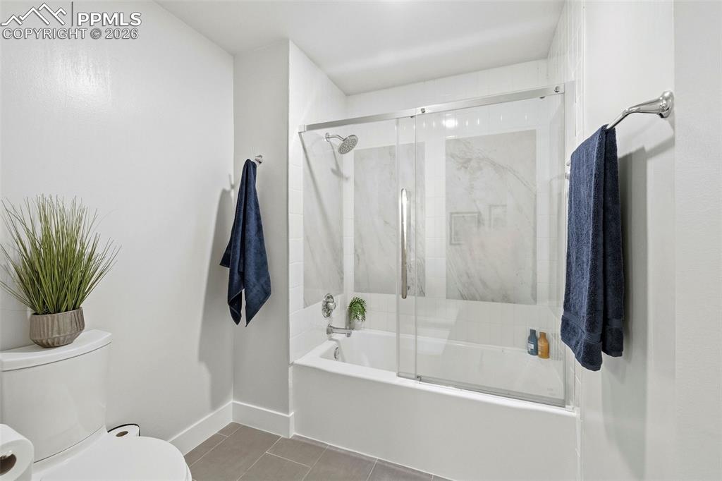 Image 37 of 50: Bathroom