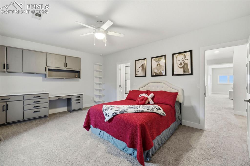 Image 44 of 50: Bassement Bedroom