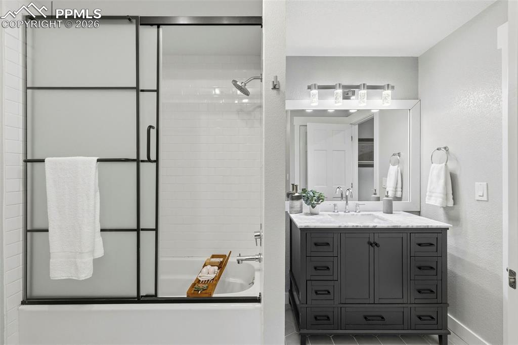 Image 45 of 50: Bathroom