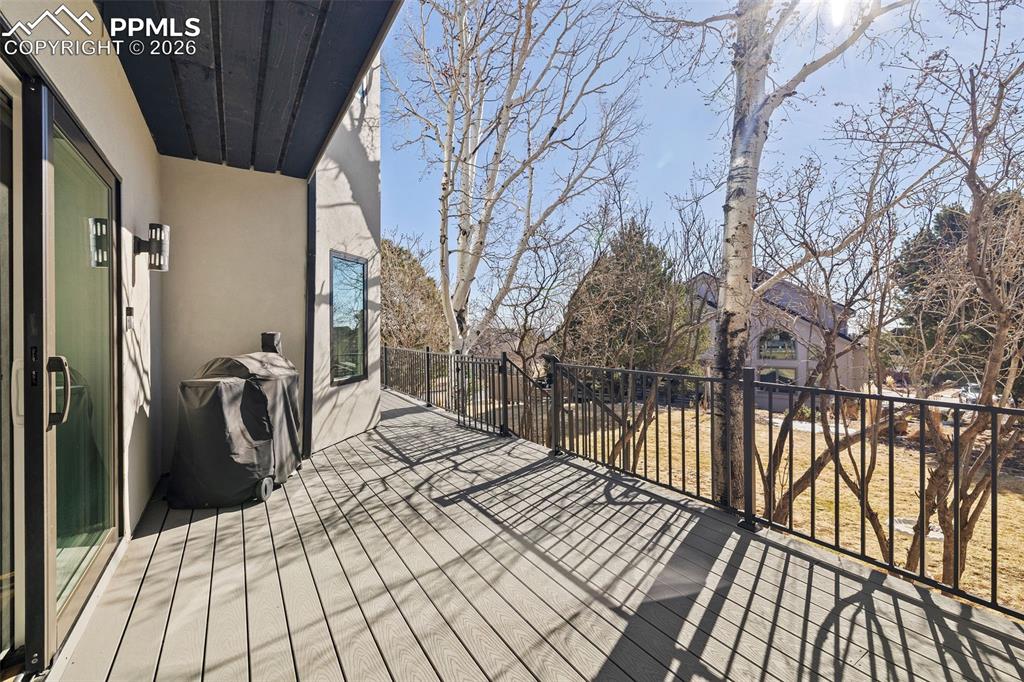 Image 48 of 50: Deck