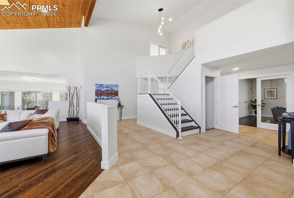 Image 7 of 50: Entry Way