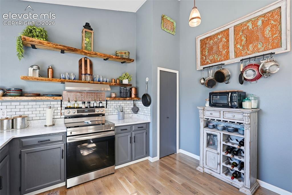 Image 11 of 47: Kitchen