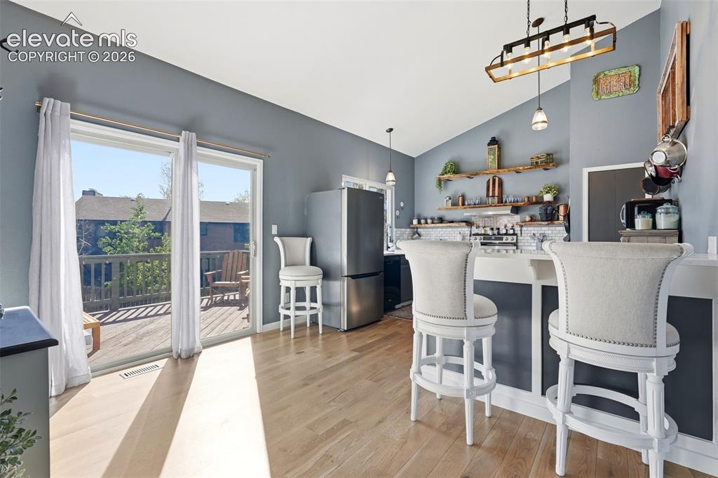 Image 15 of 47: Kitchen