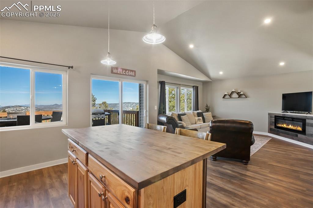 Image 12 of 46: Kitchen