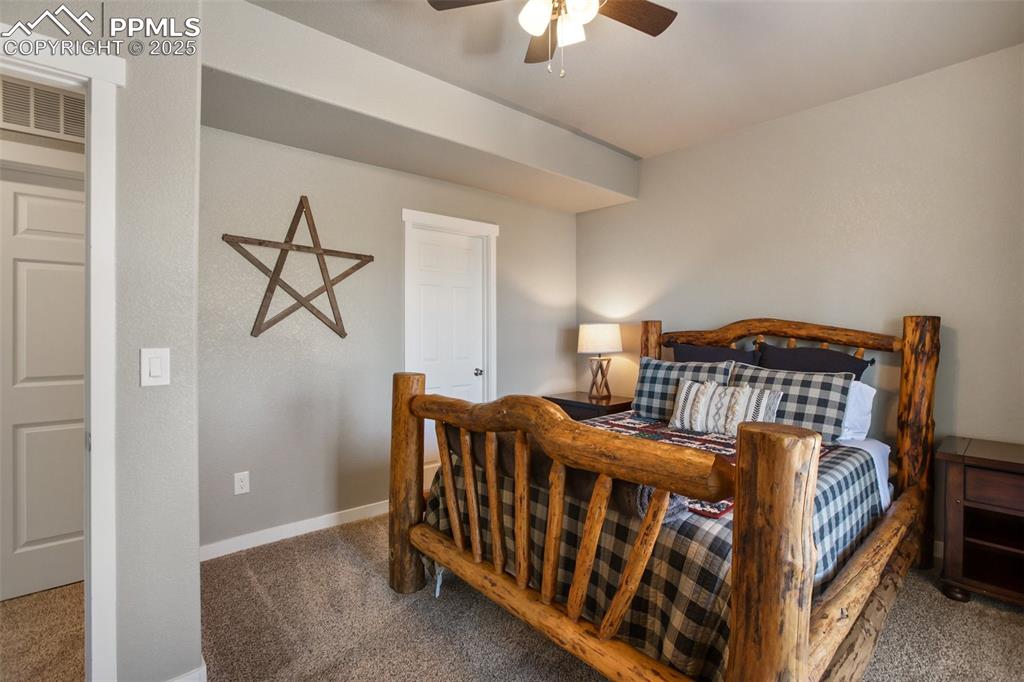 Image 22 of 46: Bedroom