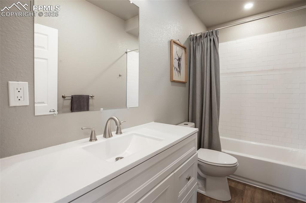 Image 29 of 46: Bathroom