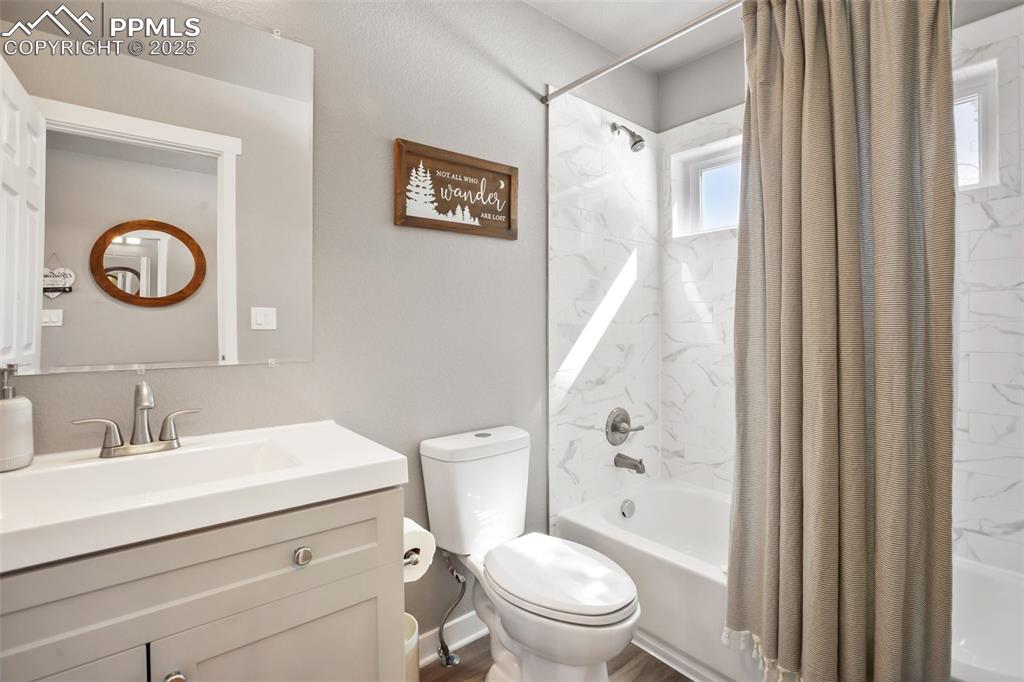 Image 39 of 46: Bathroom