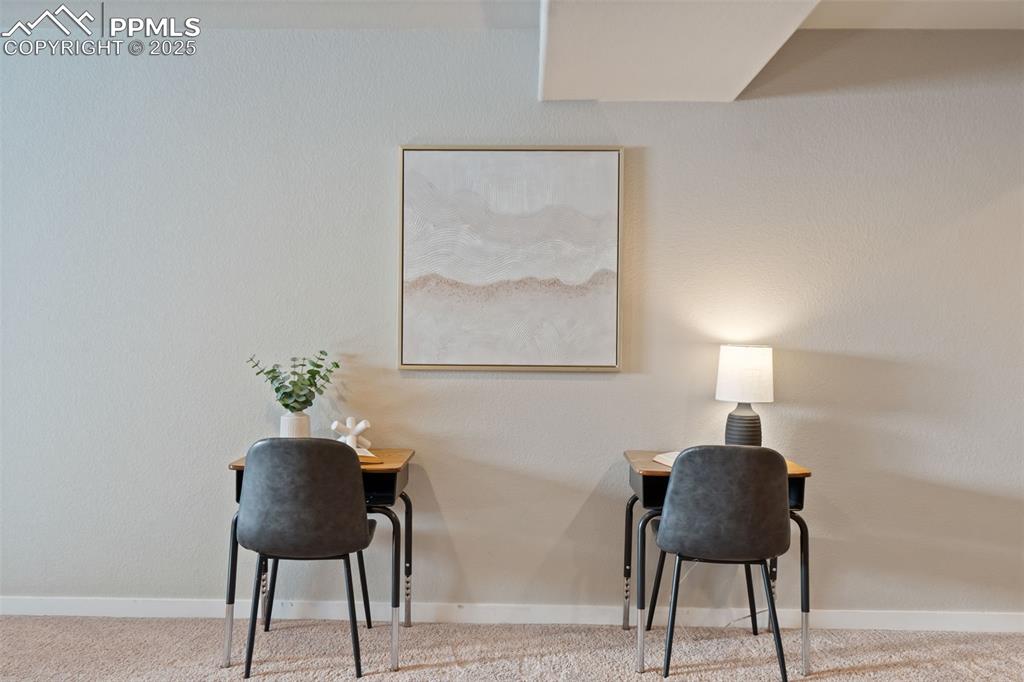 Image 19 of 28: Office