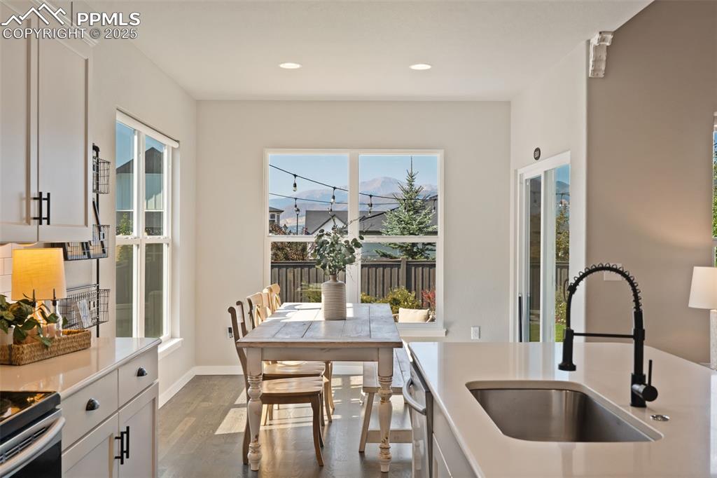 Image 3 of 28: Kitchen