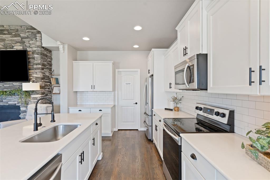 Image 5 of 28: Kitchen