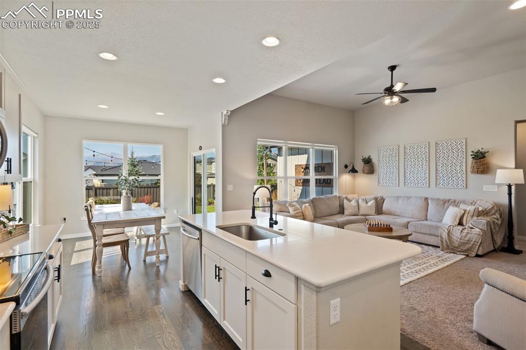 Image 6 of 28: Kitchen