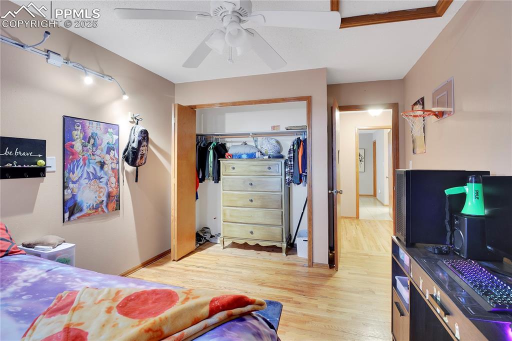 Image 14 of 36: Bedroom