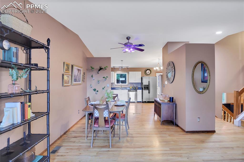 Image 4 of 36: Dining Area