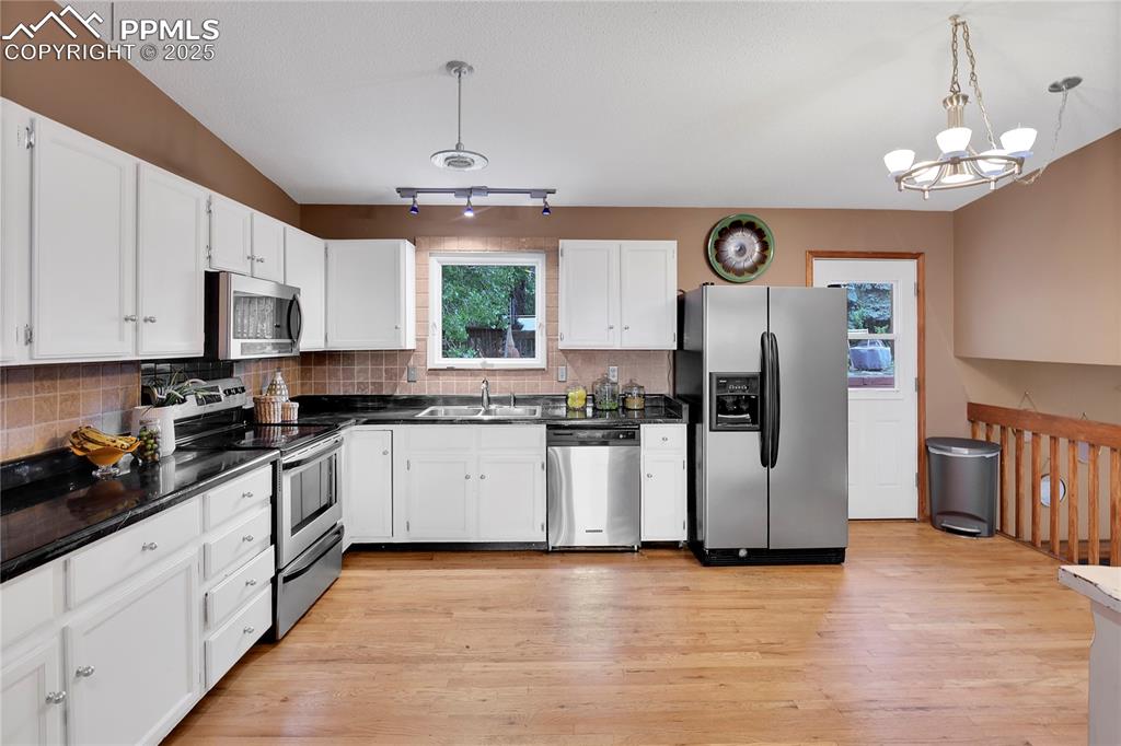 Image 6 of 36: Kitchen