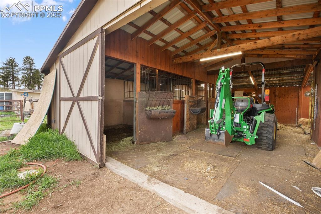 Image 29 of 31: Stable