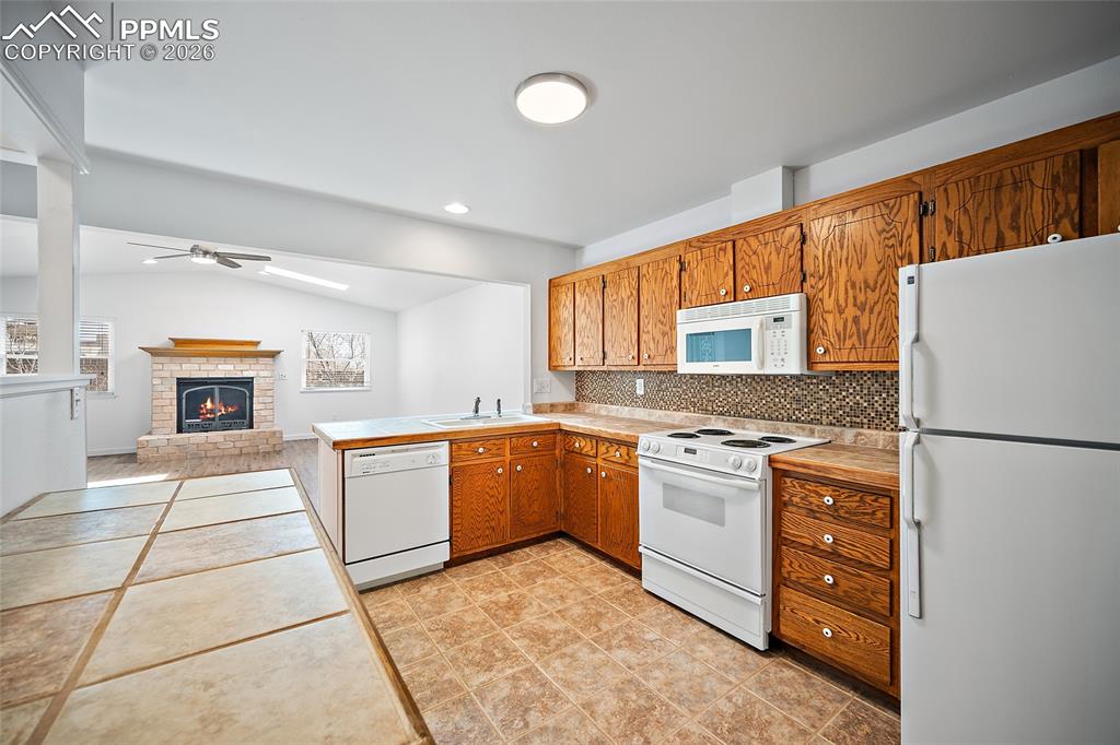 Image 11 of 35: Kitchen