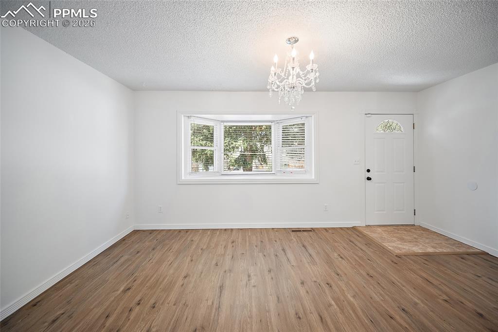 Image 15 of 35: Entry