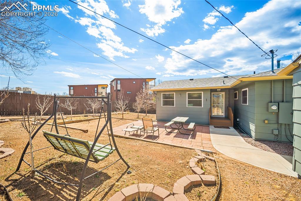 Image 30 of 35: Back of Structure