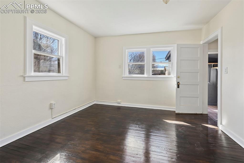 Image 15 of 28: Dining Room