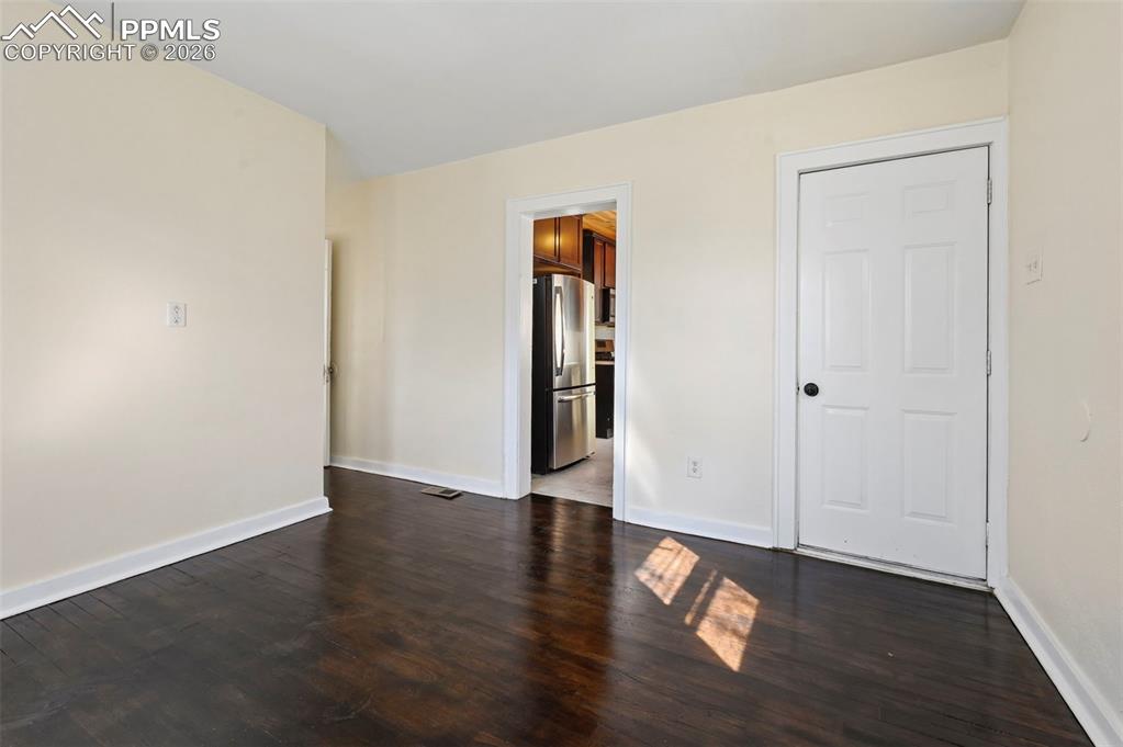 Image 16 of 28: Dining Room