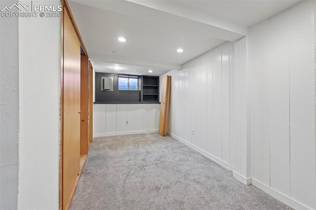 Image 19 of 28: Family Room