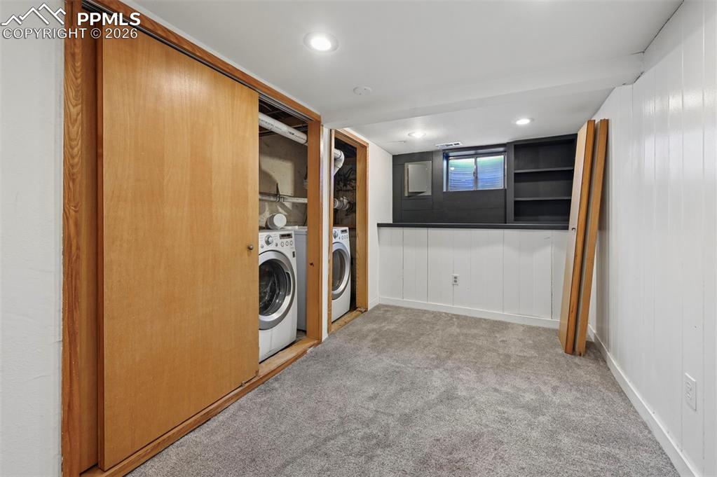 Image 20 of 28: Laundry