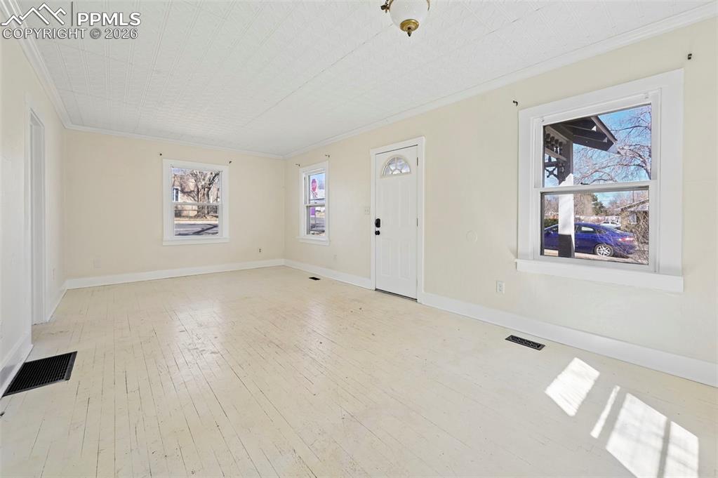 Image 5 of 28: Living Room