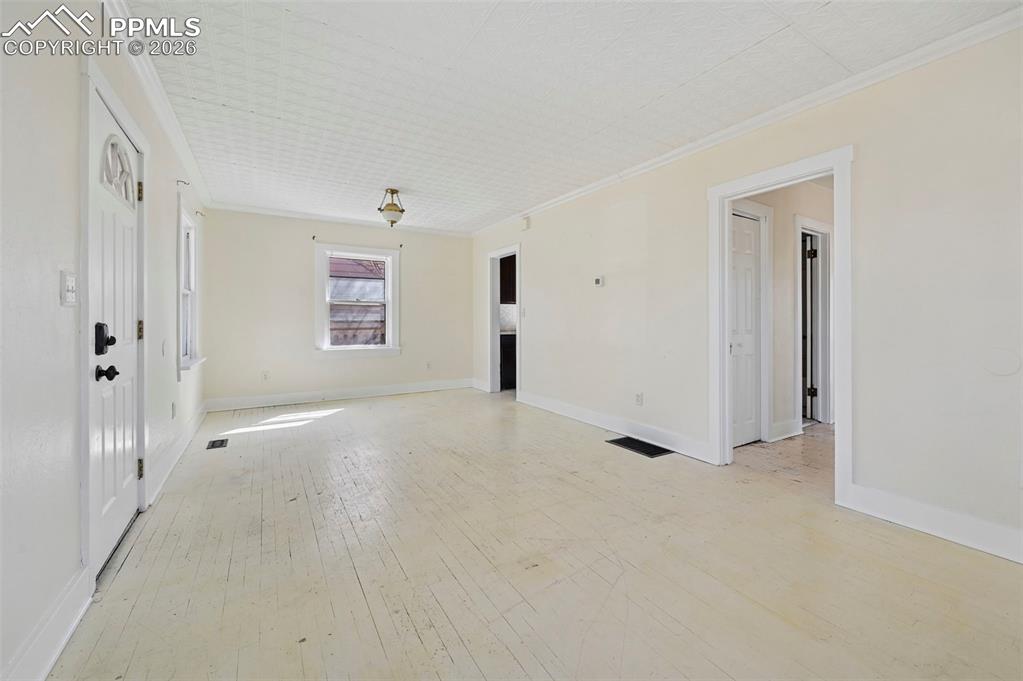 Image 6 of 28: Living Room