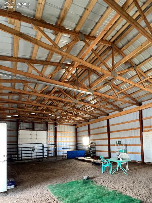 Image 27 of 29: Garage