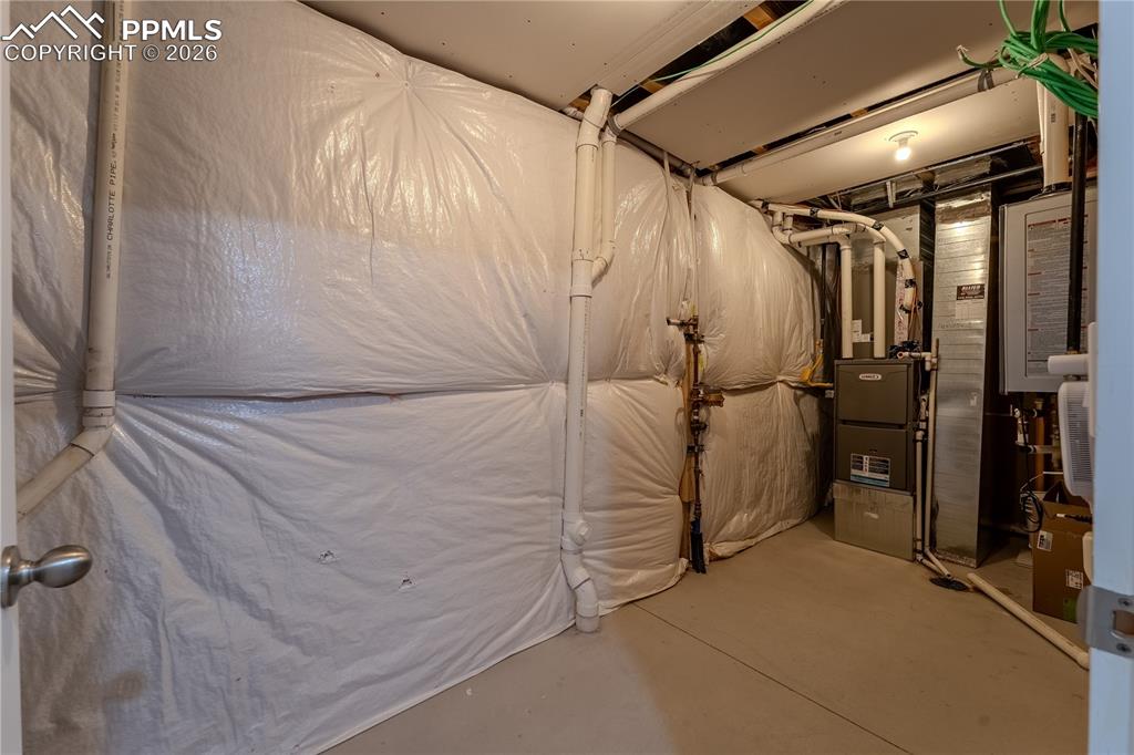 Image 21 of 24: Utility Room