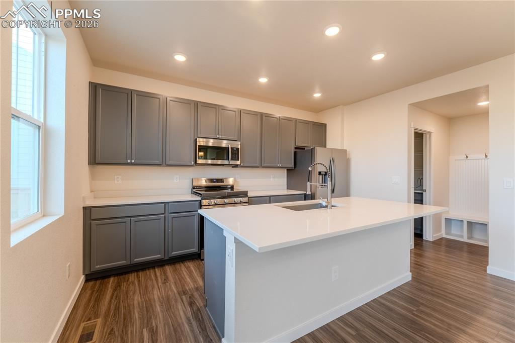 Image 7 of 24: Kitchen