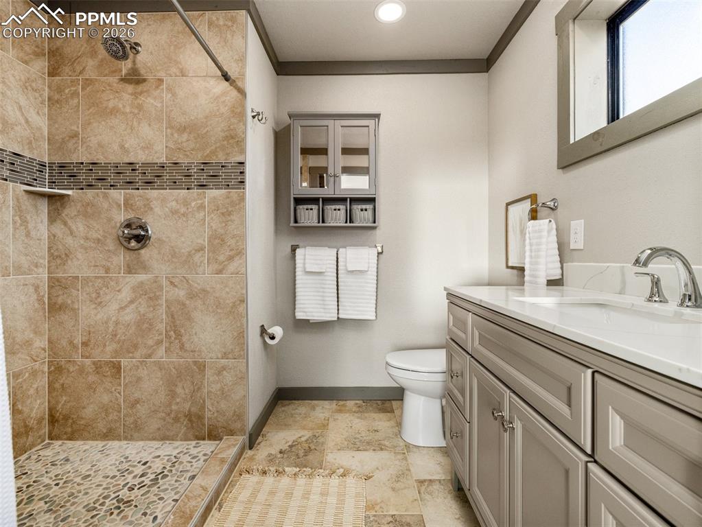 Image 20 of 50: Bathroom