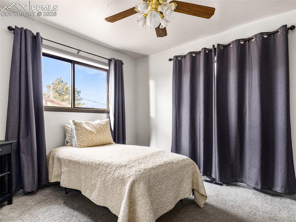 Image 22 of 50: Bedroom