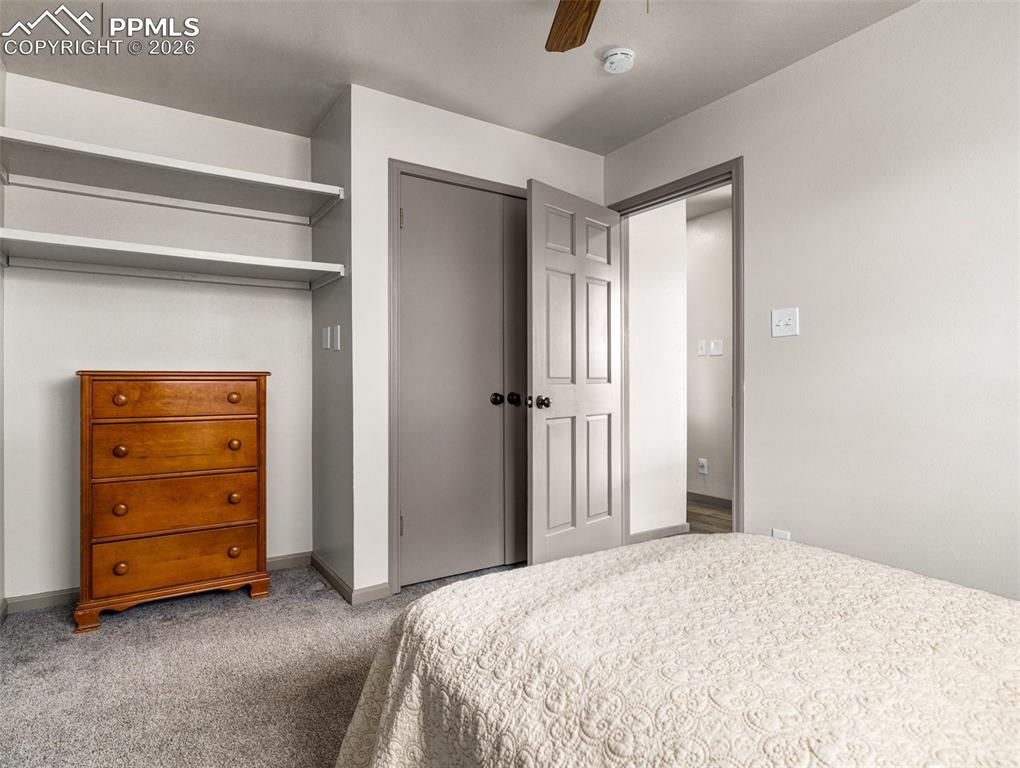 Image 31 of 50: Bedroom